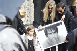 Na sahrani je nosila tatinu sliku, imala je samo tri godine: ĆERKA NAJLEPŠEG SRBINA koji je preminuo u 35. danas je NJEGOVA KOPIJA