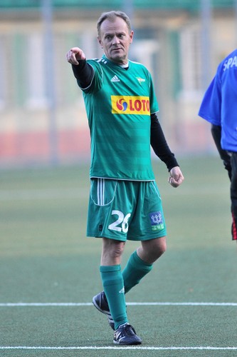 Donald Tusk jest w formie. Strzelił gola w sylwestrowym meczu