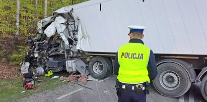 Kierował ciężarówką. Był niedaleko domu, kiedy rozegrała się tragedia. Kabina jego auta przestała istnieć