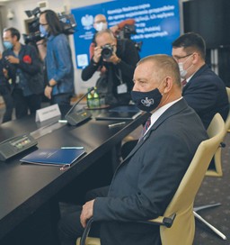 Banaś przesłucha Kaczyńskiego. Chodzi o nadzór nad służbami specjalnymi