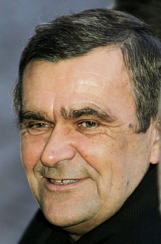 <b>8. Roman Karkosik</b> - jego majątek jest szacowany na <b>2,45 mld zł.</b>
<br>
<br>
Karkosik specjalizuje się w przemyśle chemicznym i metalurgicznym. Wokół kontrolowanego przez siebie Boryszewa (ponad 57 proc. akcji) zbudował jedną z największych grup przemysłowych w Polsce.