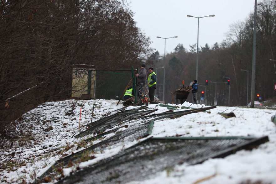 Grodzenie terenu pod budowę hali widowiskowo-sportowej