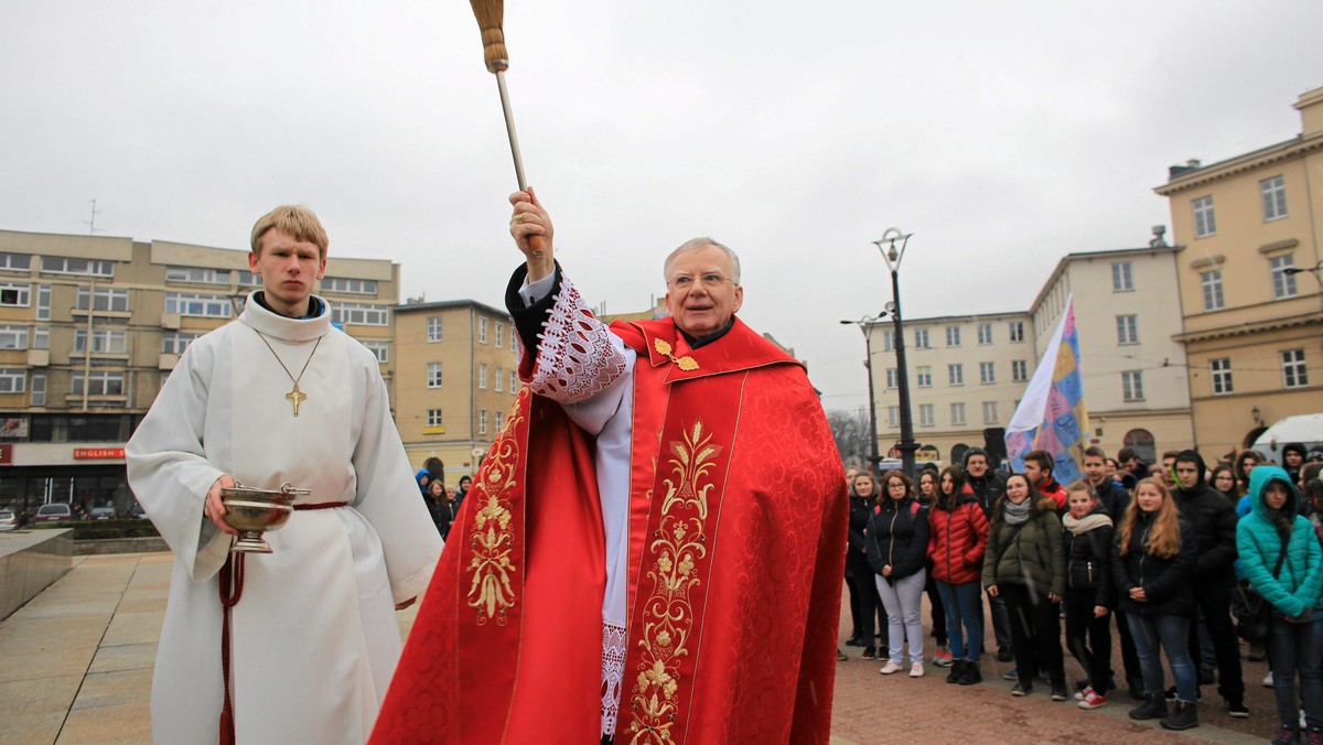 Abp Marek Jędraszewski o spadku religijności: "Pokolenie pochylonych głów"