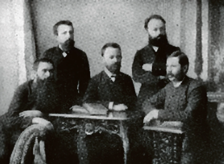 Nikolajević sa članovima "Društva Svetog Save"