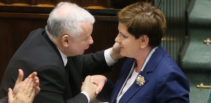 Pokazówką dla prezesa Szydło ocaliła stołek?!