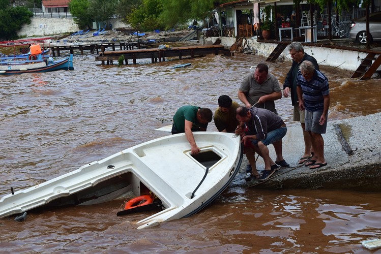 Zniszczenia na greckiej wyspie Skopelos