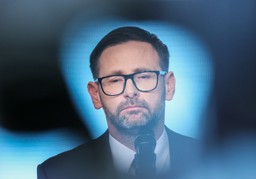 daniel obajtek oskarżony. "umowy orlenu z detektywem na 393 600 zł"