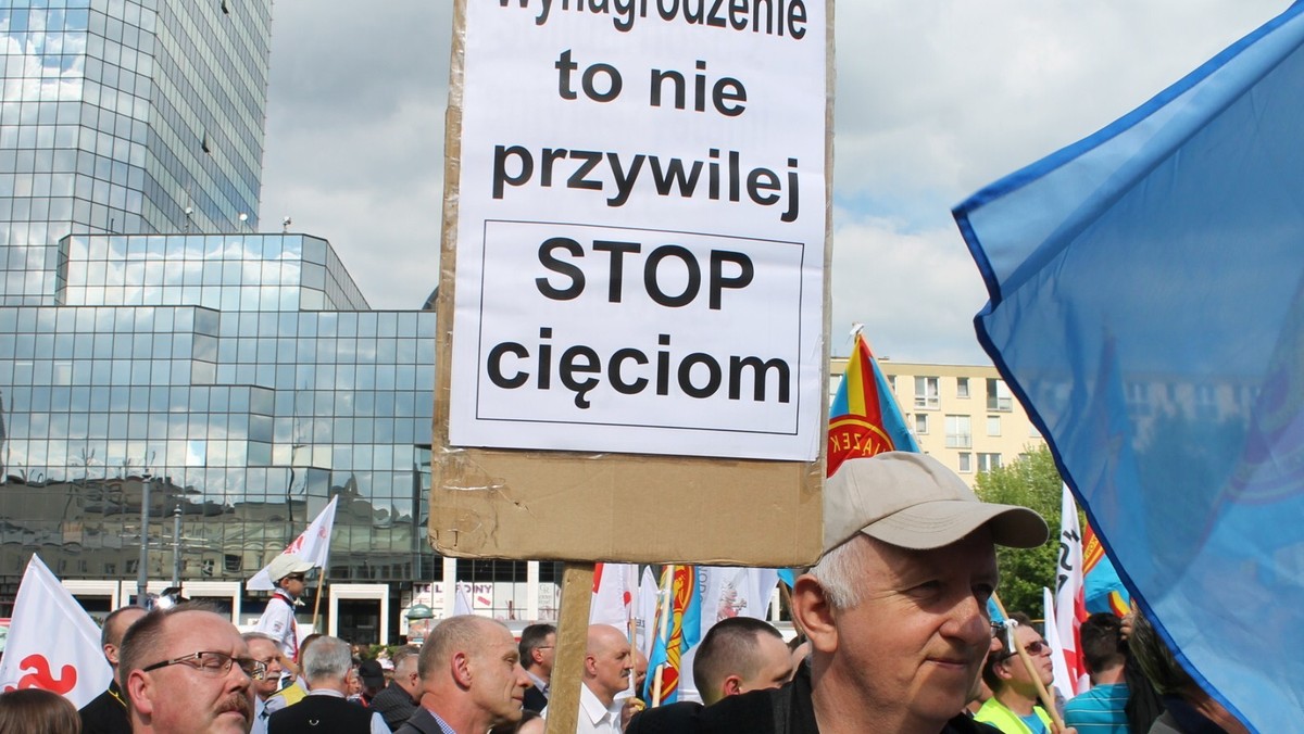 Pikiety przed ministerstwami, miasteczko namiotowe przed Sejmem i wielka ogólnopolska manifestacja, która przejdzie ulicami Warszawy - to niektóre z elementów akcji protestacyjnej organizowanej we wrześniu przez związki zawodowe.