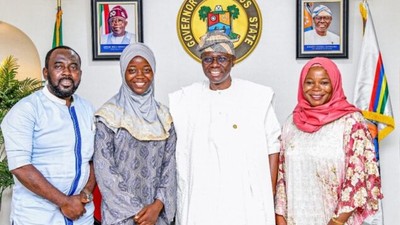 L-R: Aminat's father, Ibrahim Yusuf, the graduand, Aminat Yusuf, Governor Babajide Sanwo-Olu of Lagos State, and Aminat's mother, Halima Yusuf at the Lagos State Government House [LASG]