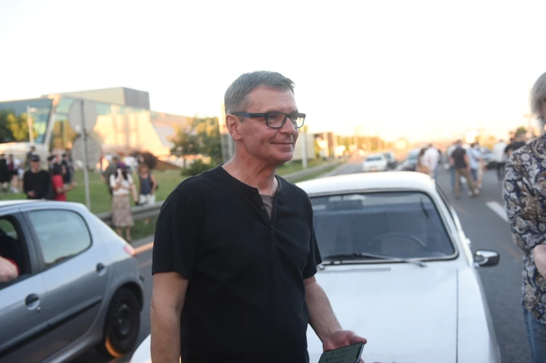 Aleksandar Jovanović Ćuta zalaže se da opozicija blokira parlament