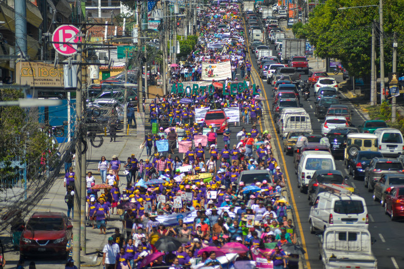 Protest feministek w Salwadorze (2020)