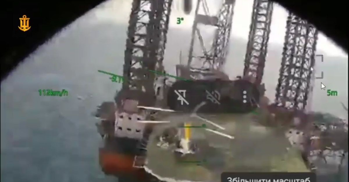 Uderzyli na platformę, helikopter w ogniu. Atak tajemniczych dronów Ukrainy