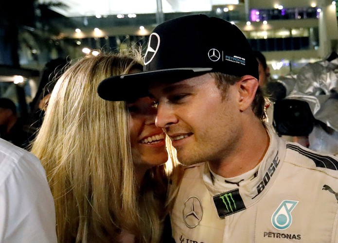 Nico Rosberg cieszy się razem ze swoją żoną