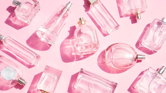 Stresszcsökkentés egy parfümös üvegben: ezek az illatok támogathatják a mentális egészséged