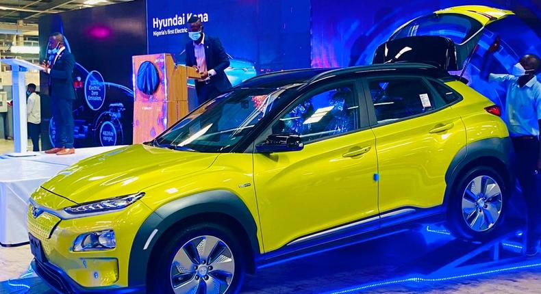 Lagos state Governor, Babajide Sanwo-Olu unveils Nigeria´s first locally-assembled full electric car. (Photo used as illustration) [Twitter/@MrJAGss]