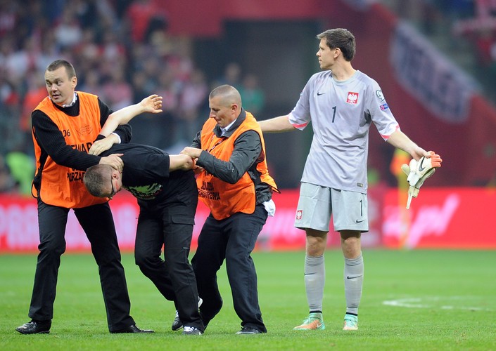 Szczęsny nie tylko zatrzymał Niemców. Ratował też kibica przed ochroniarzami