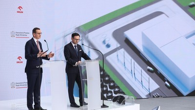 Mateusz Morawiecki i Daniel Obajtek podczas konferencji prasowej dot. realizacji strategicznych planów Grupy ORLEN w obszarze energetyki jądrowej