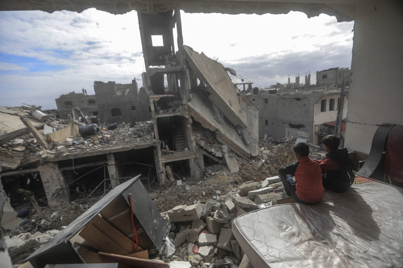 Zniszczenia po bombardowaniach Chan Junis w Strefie Gazy w listopadzie 2023 r.