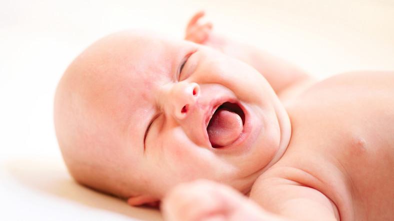 Mi lehet a baja, ha keservesen sír a baba? Ezeket kell először ellenőriznie  a szülőknek – videó - Blikk