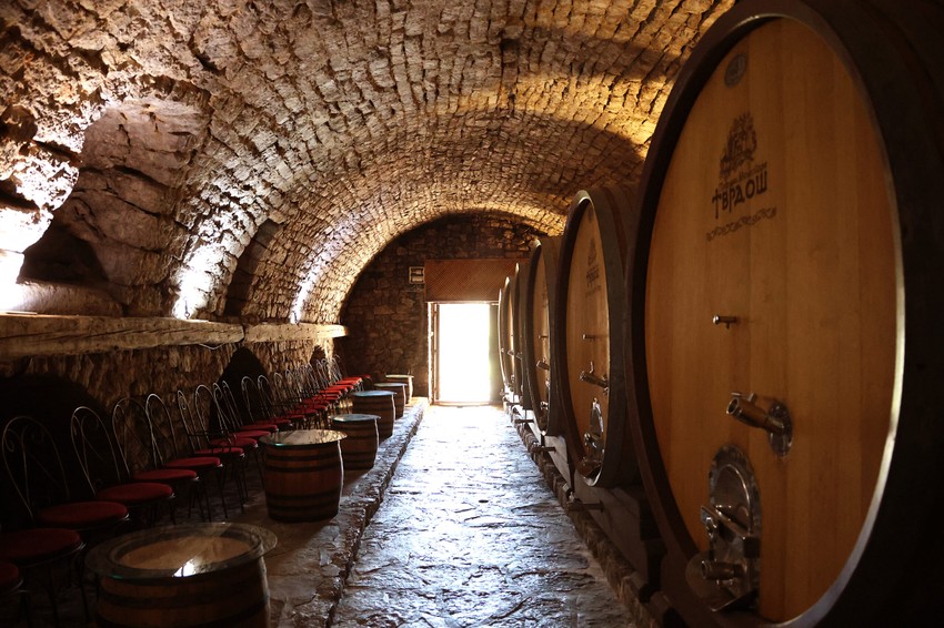 manastir-Tvrdos-podrum-vino-bure-foto-M-Jakovljevic-ringier-5-scaled