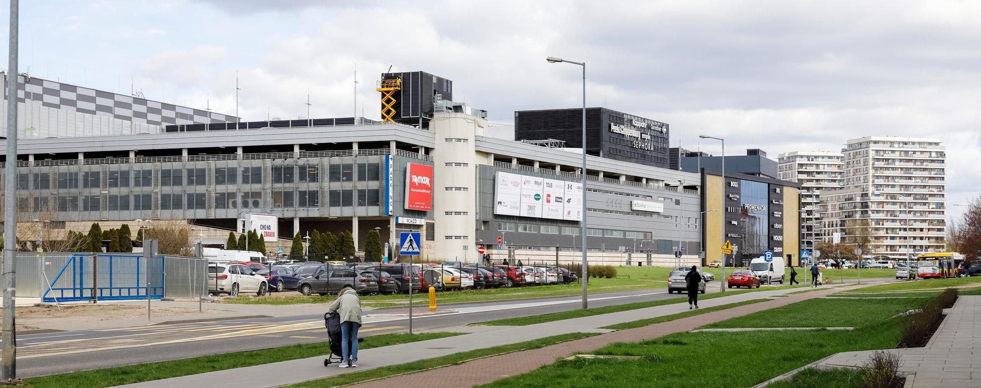 Na zdjęciu Centrum Handlowe Promenada w Warszawie, położone na gruntach należących do Skarbu Państwa według danych mapa.um.warszawa.pl