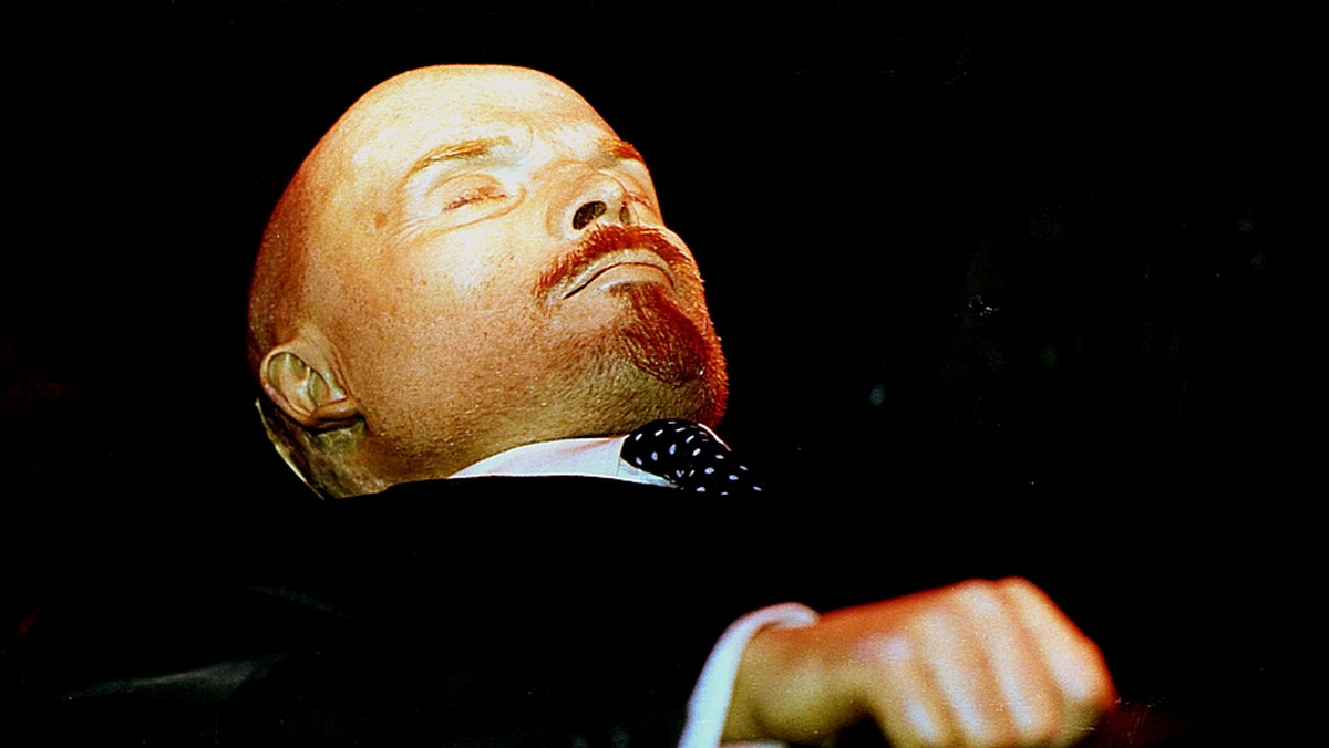 Ciało Lenina znów będzie można na własne oczy zobaczyć w podziemiu słynnego obiektu na placu Czerwonym. Osobliwy grobowiec udostępniony zostanie publiczności 22 kwietnia, czyli w rocznicę urodzin budzącego emocje przywódcy.
