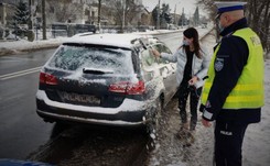 Mandat za odśnieżanie samochodu. Teraz 500 zł kary to nie wszystko