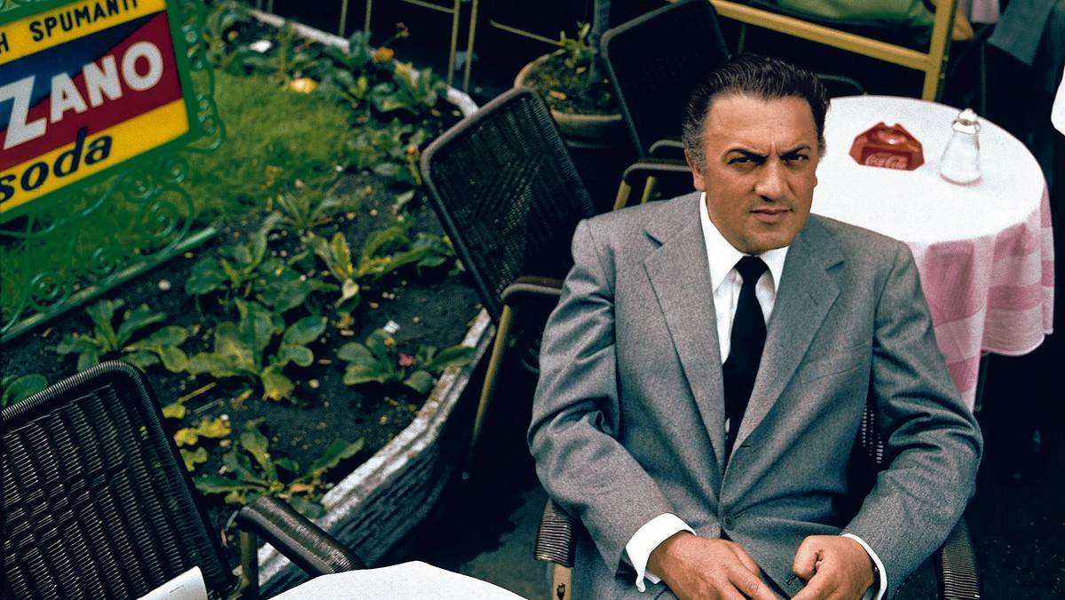 Federico Fellini już w wieku 10 lat pojął, że większość ludzi głównie spędza czas na celebrowaniu życia, jedząc i pijąc. Na zdjęciu w Rzymie w 1960 r. 