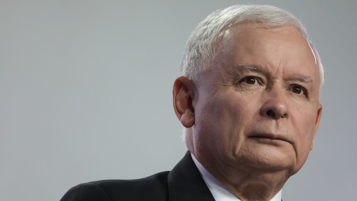 W Polsce "ogromnie rozbudowana jest agentura obcych państw" – mówił podczas czerwcowych obchodów miesięcznicy smoleńskiej Jarosław Kaczyński. W odpowiedzi na zapytanie poselskie koordynator ds. służb specjalnych Mariusz Kamiński twierdzi, że... była to wypowiedź o charakterze politycznym.