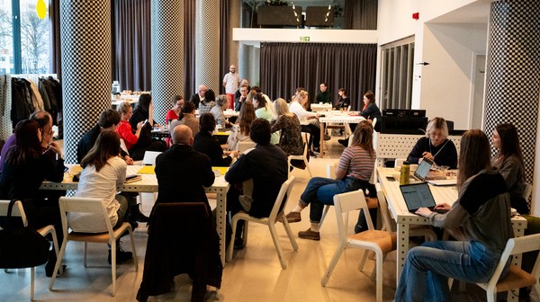 W warsztacie wzięli udział przedstawiciele miasta, uczelni, organizacji pozarządowych, młodzieży oraz sektora prywatnego.