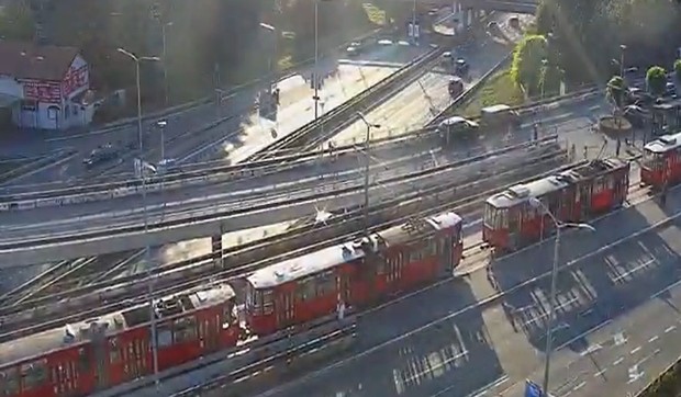 Tramvaji stoje na Autokomandi