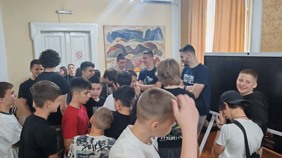 Gradonačelnik Pavlović povodom Fajnal fora ugostio decu sa KiM