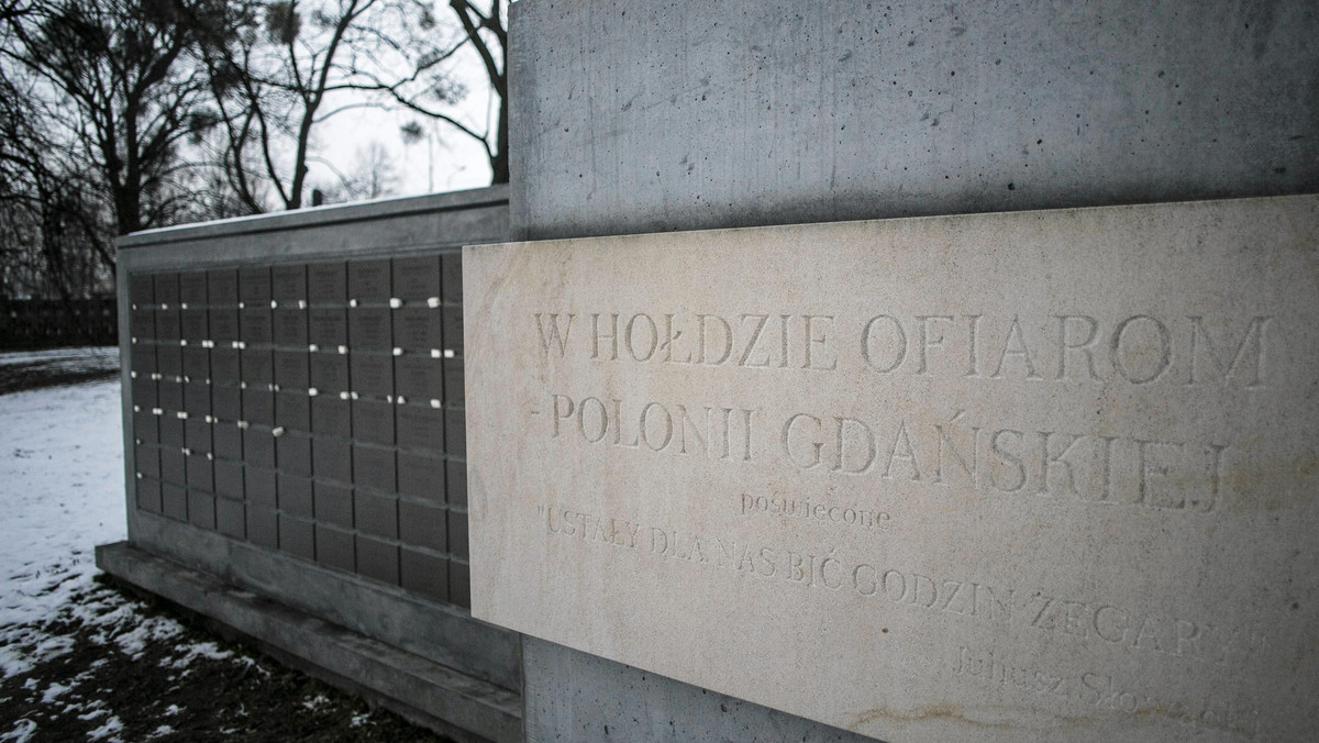 Gdańsk: Profanacja krzyża na cmentarzu ofiar wojny. Dulkiewicz komentuje