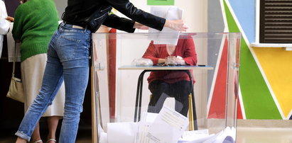 Karty do głosowania w wyborach i referendum będą połączone? PKW wyjaśnia