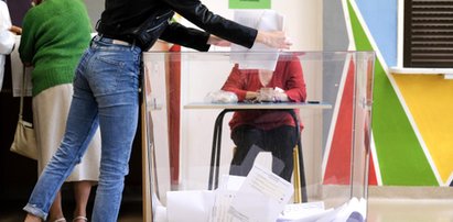 Karty do głosowania w wyborach i referendum będą połączone? PKW wyjaśnia