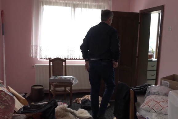 (VIDEO) OVAKO IZGLEDA OPLJAČKANA KUĆA U IVANJICI! Slaviši ukrali 72.000 evra, pa sve DEMOLIRALI: "Tu je bio kraj, tu se čuo njegov krik"