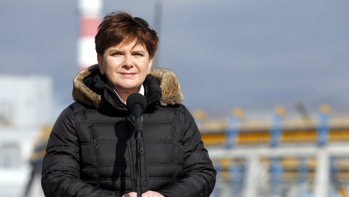 Dziś przed południem premier Beata Szydło odwiedziła plac budowy nowego bloku węglowego elektrowni Jaworzno III. – Tutaj na Śląsku górnictwo i energetyka muszą iść w parze, tak by zapewnić rozwój gospodarki – wskazywał szefowa rządu. Oddanie bloku do eksploatacji ma nastąpić pod koniec dekady.