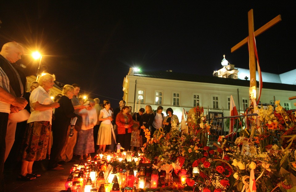 WARSZAWA KRZYŻ POD PAŁACEM PREZYDENCKIM