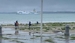 Prom Marco Polo na mieliźnie. Straż przybrzeżna: Trwa walka z czasem