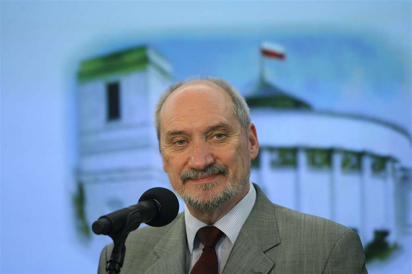 Macierewicz wstępuje do PiS! Będzie we władzach