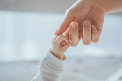 Biológiai szüleinek ítélte a bíróság a kórházban elcserélt lombikbébit Izraelben
