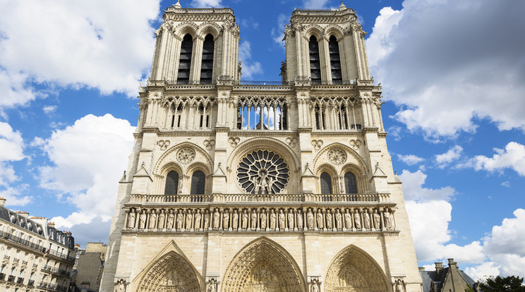 Lángol a párizsi Notre-Dame /Fotó: Northfoto