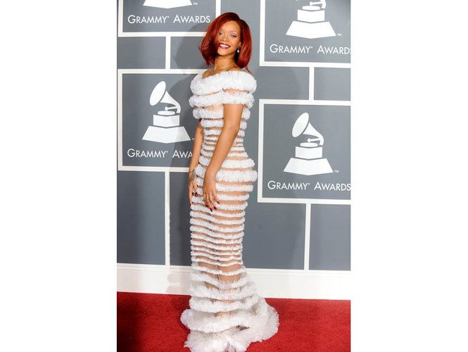 Rihanna w puszystościach i prześwitach od Jeana Paula Gautiera