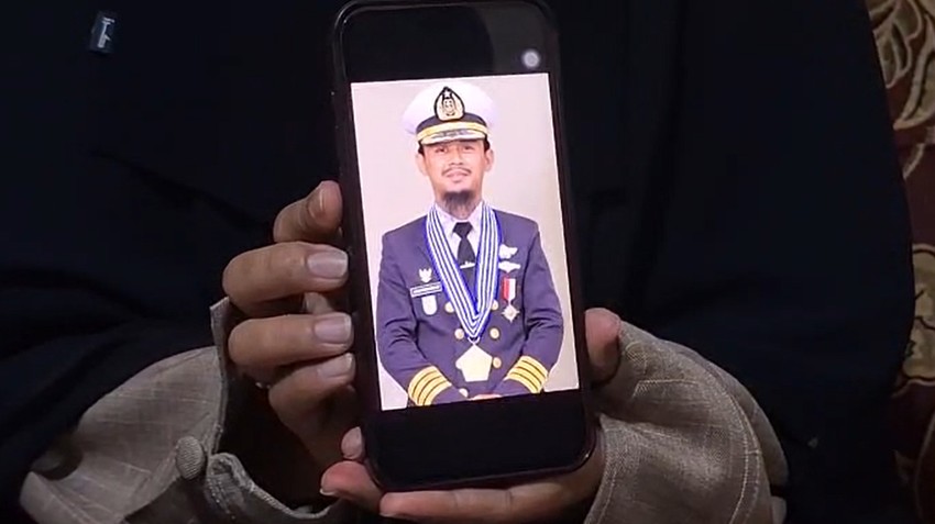 Santi je ispričala da njen muž nije shvatio da je njegov brod opkoljen piratima sve dok se oni već nisu popeli na palubu | Foto: BBC