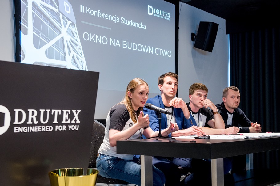 Współorganizatorami III Konferencji Studenckiej „Okno na budownictwo”, poza DRUTEX S.A. są: Wydział Inżynierii Lądowej i Środowiska Politechniki Gdańskiej oraz Koło Naukowe Technologii i Organizacji Budowy „KOBRa”.