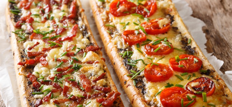 Klasyczna przekąska z czasów PRL. Zapiekanka w wersji Tomasza Jakubiaka