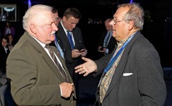 "Gumkowanie Wałęsy czy Kuronia było obrzydliwe". Apel opozycjonistów z PRL