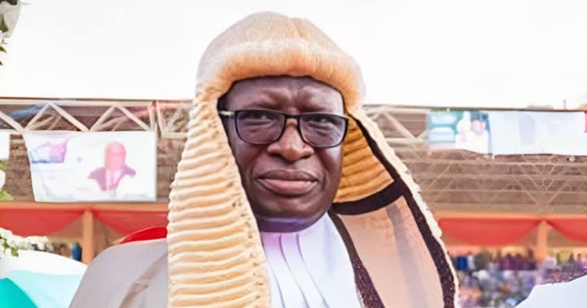 Resumo: A morte do juiz Adeyeye, anunciada pelo Departamento de Registro Judicial do Estado de Ekiti, chocou a comunidade jurídica. Conhecido pela sua integridade e compromisso com a justiça justa, o seu legado deixa uma marca indelével no sistema judicial de Ekiti. A sua morte cria um imenso vazio, mas o seu exemplo inspirará as gerações futuras a seguir o caminho da retidão e da justiça.