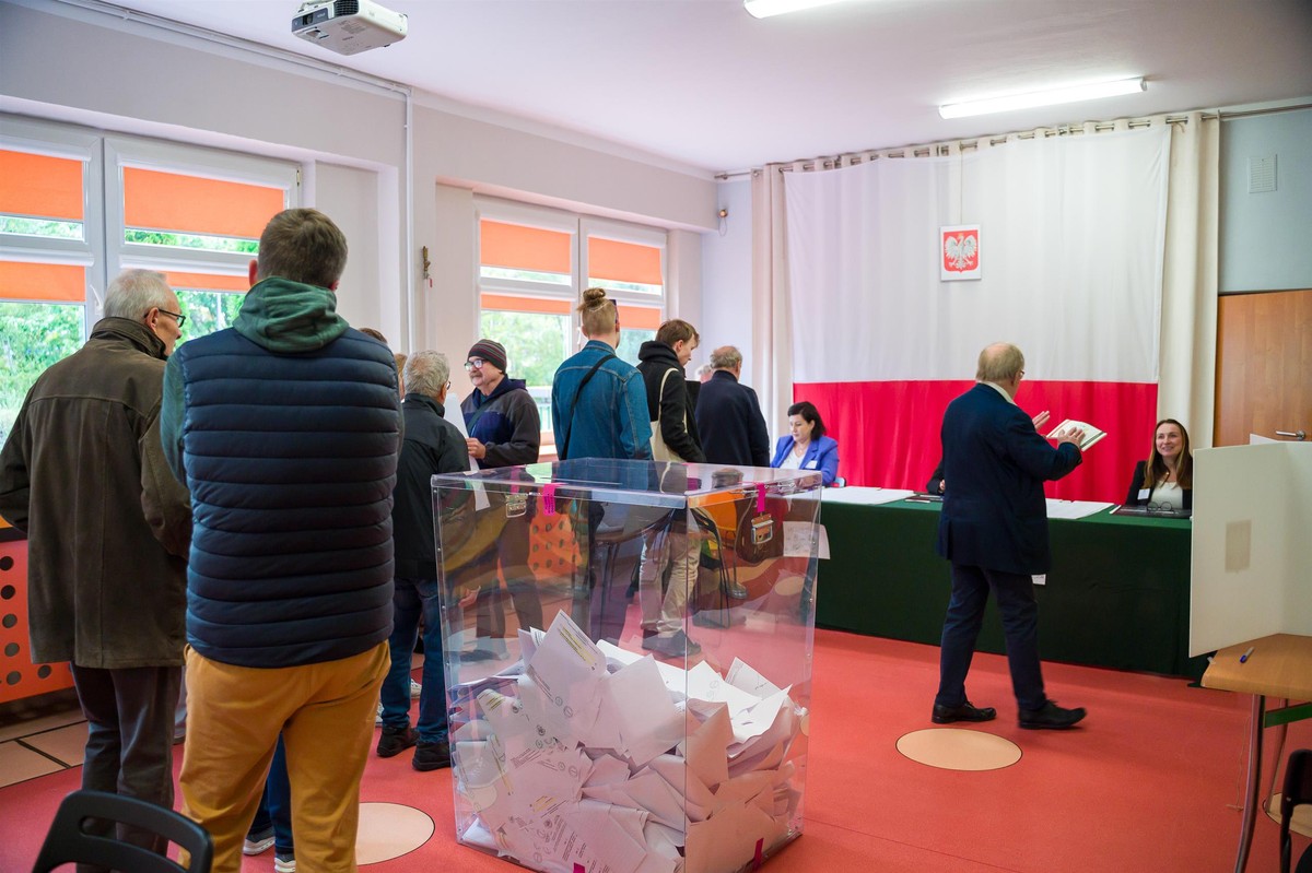 Polşada seçki komissiyalarında işləyərək 700 zlotı qazanmaq mümkündür