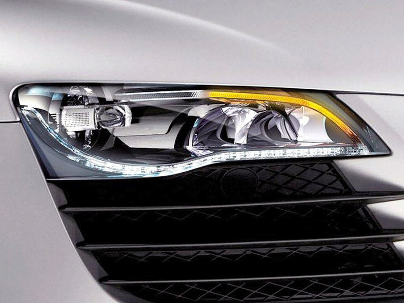 Audi R8: przednie lampy z diod LED
